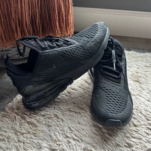 Women’s all black Nike Air Max 270 athletic sneakers!